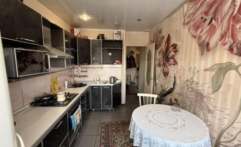 Продается 3-комнатная квартира 65м2 , 18 комплекс, номер 116464 - 8