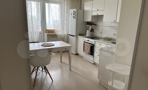 Продается 1-комнатная квартира 43м2 , 9 комплекс, номер 115423 - 2