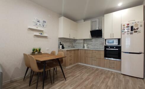 Продается 2-комнатная квартира 46м2 , 14 комплекс, номер 112403 - 1